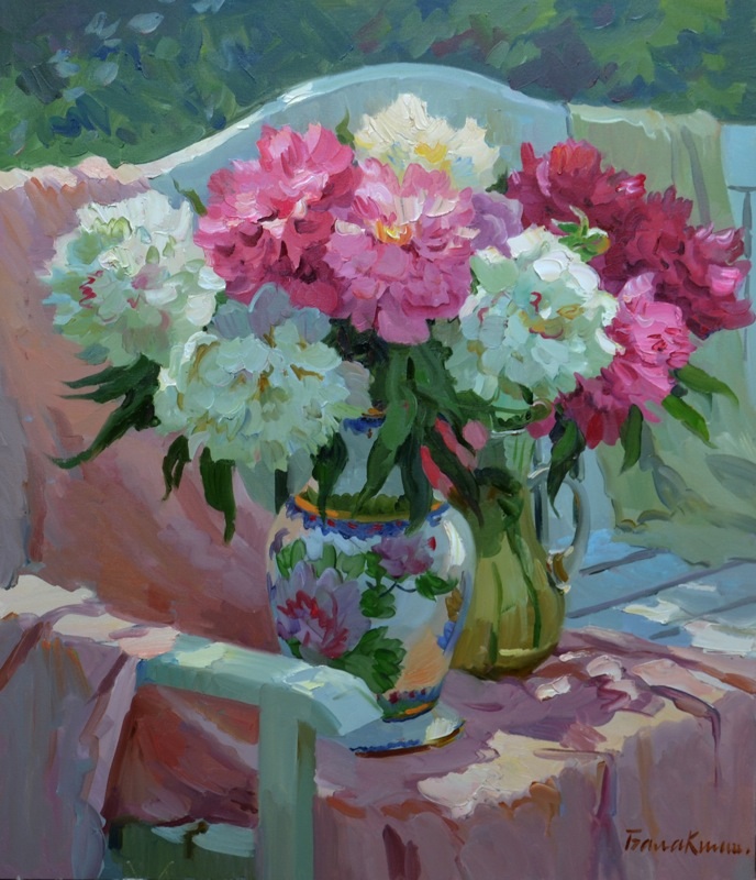 Солнечный день, Евгений Балакшин- картина, весенний день, букет пионов в вазе, скамейка в саду