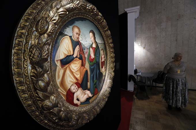 Российский антикварный салон открылся в 42-й раз в Центральном доме художника