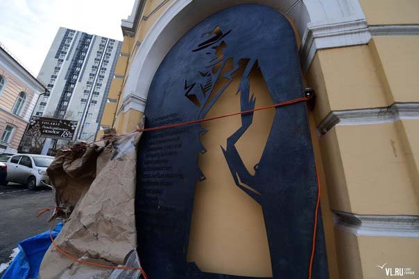 Металлический арт-объект, посвященный Штирлицу, появился во Владивостоке