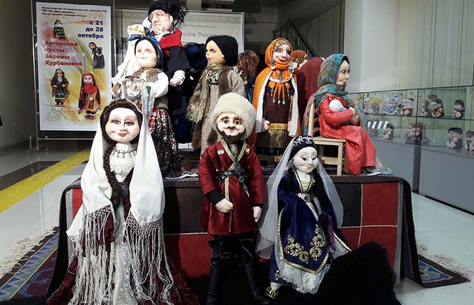 Дагестанская мастерица представила более 60 авторских кукол на выставке в Махачкале