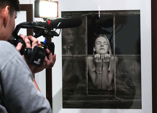 Скандальную выставку фотографий Джока Стерджеса продлили в Москве