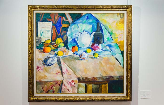"Still Life with a Teapot and Oranges" by Natalia Goncharova sold at Christie's auction for $ 3.2 million