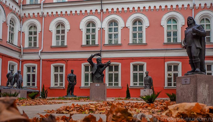 "Moscow" sculpture courtyard appeared in Smolensk Museum-Reserve