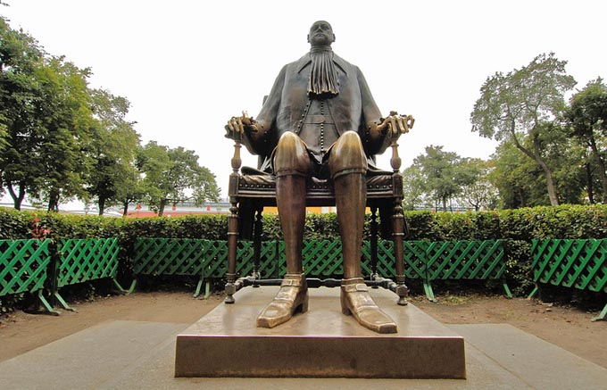 Money tourists spoil the monument to Peter I by Shemyakin in the Peter and Paul Fortress