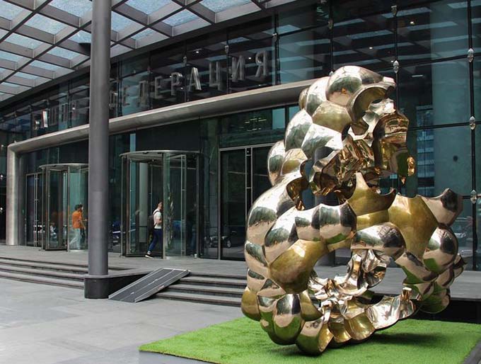 В Москва-Сити открылись «Врата Многогранности» из Лондона - скульптура Юнуса Сафардиара