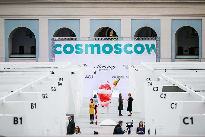 В пятой юбилейной ярмарке современного искусства Cosmoscow примут участие 54 галереи со всего мира