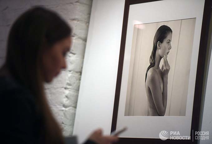 Облившего фотографии на выставке Стерджеса арестовали на неделю: Общество: Россия: биржевые-записки.рф