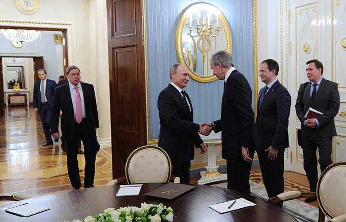 Putin thanks Bernard Arnault for exhibition dedicated to Russian art collector Shchukin