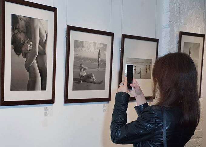An exhibition of Jock Sturges, which was closed due to charges of child pornography, will be open again