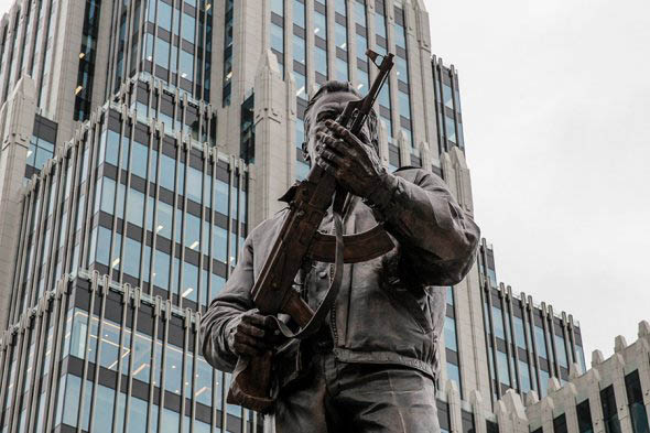 Cultural brand or ugliness: the monument to Kalashnikov in Moscow was the last straw of the patience of the art community