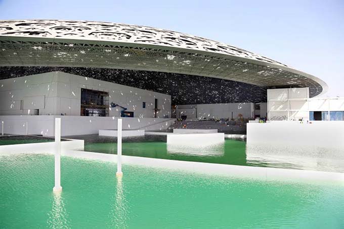 Лувр готовит 300 шедевров для передачи в филиал музея в Объединенных Арабских Эмиратах