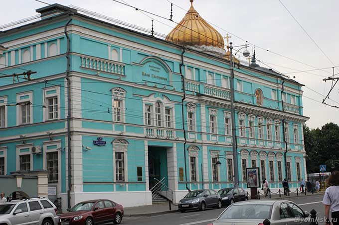 A entrance to the Ilia Glazunov Gallery on July 11 will be free of charge